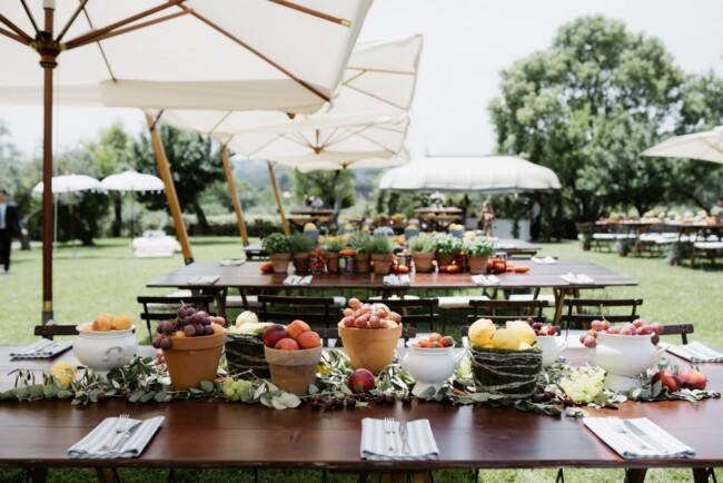 Rustic chic decor for brunch in Italy