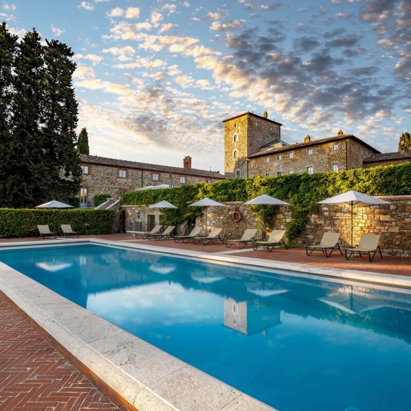 2.	Elegant venue for wedding in Italy with outdoor pool