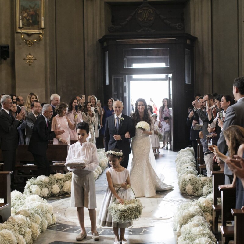 Bridal entrance and flowergirls in a Church wedding in Rome