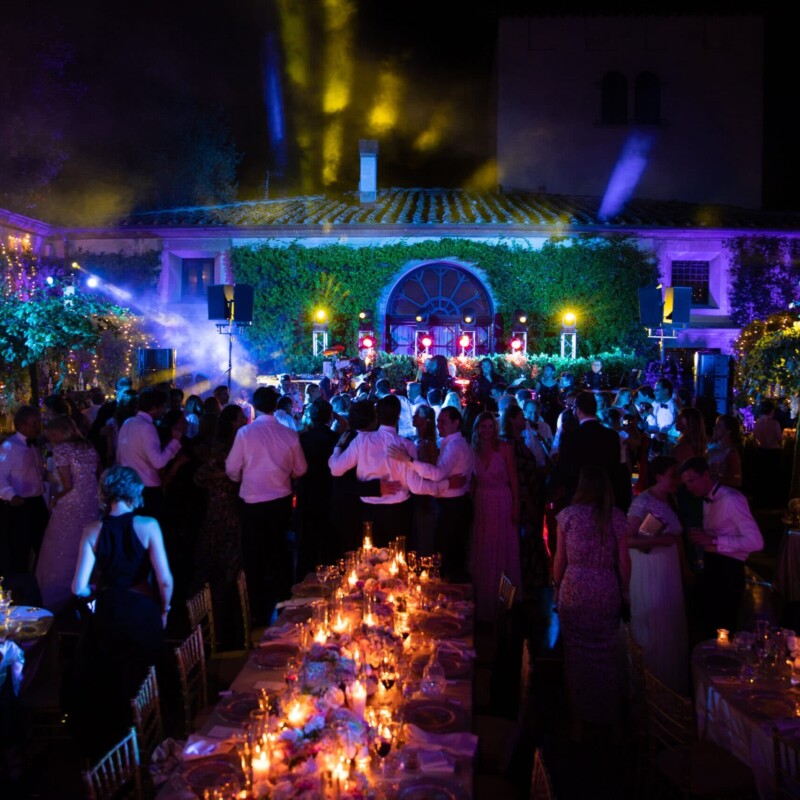 Exclusive wedding party in Italy with live show band