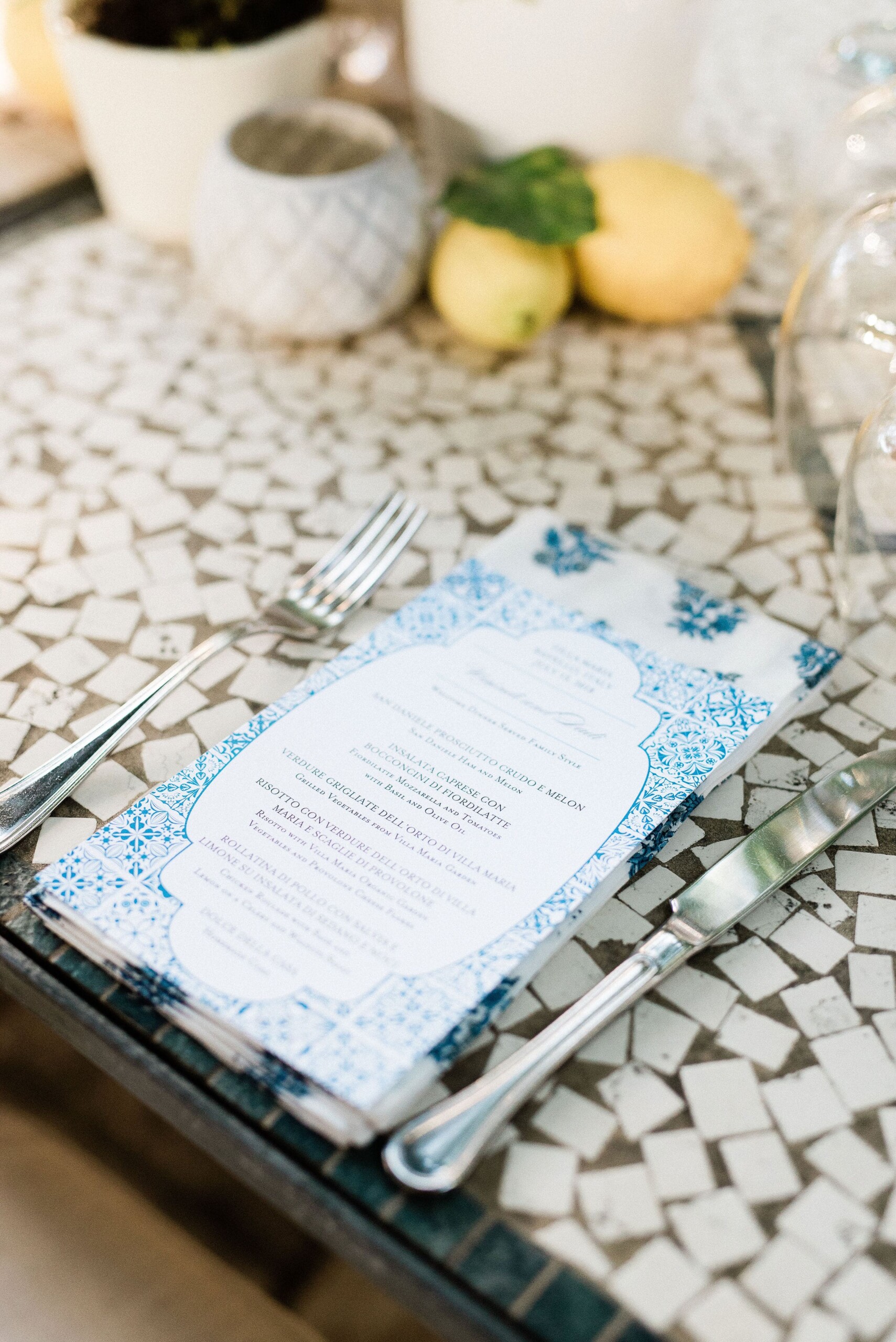 Printed menu and lemons decor for a welcome wedding dinner in Ravello