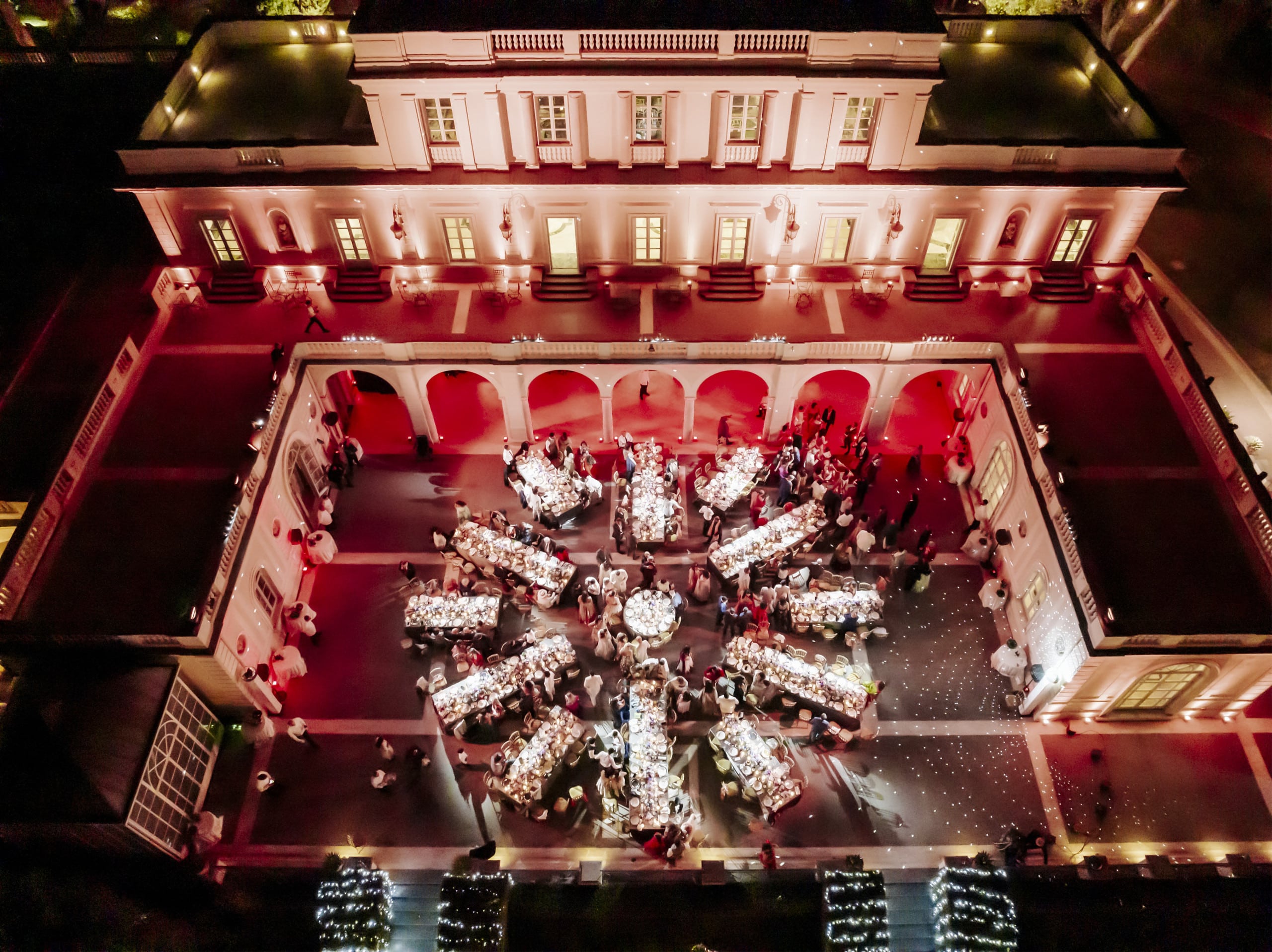 Red dinner at the wedding villa in Rome