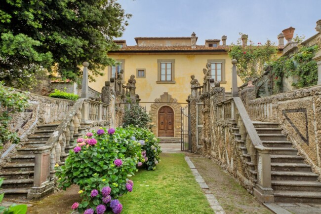 Secret garden at wedding villa with view in Florence
