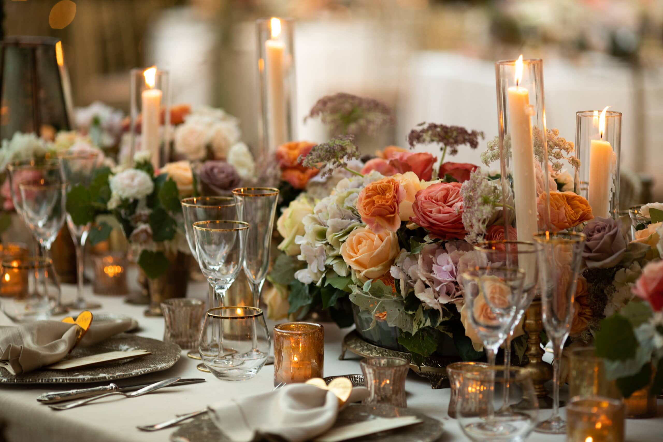 Salmon, peach and violet flowers palette for a wedding table decor in Italy