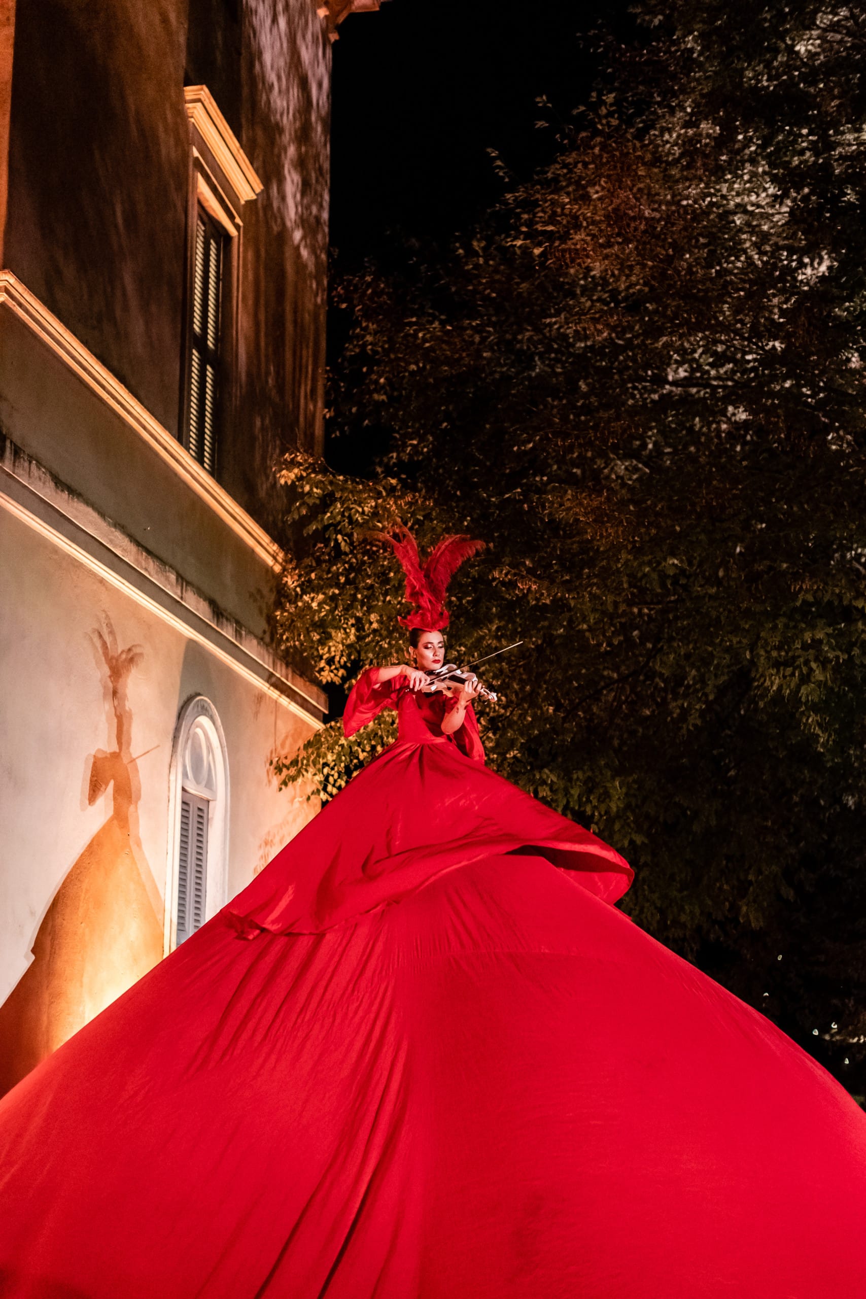 Big red woman in a luxury wedding in Italy