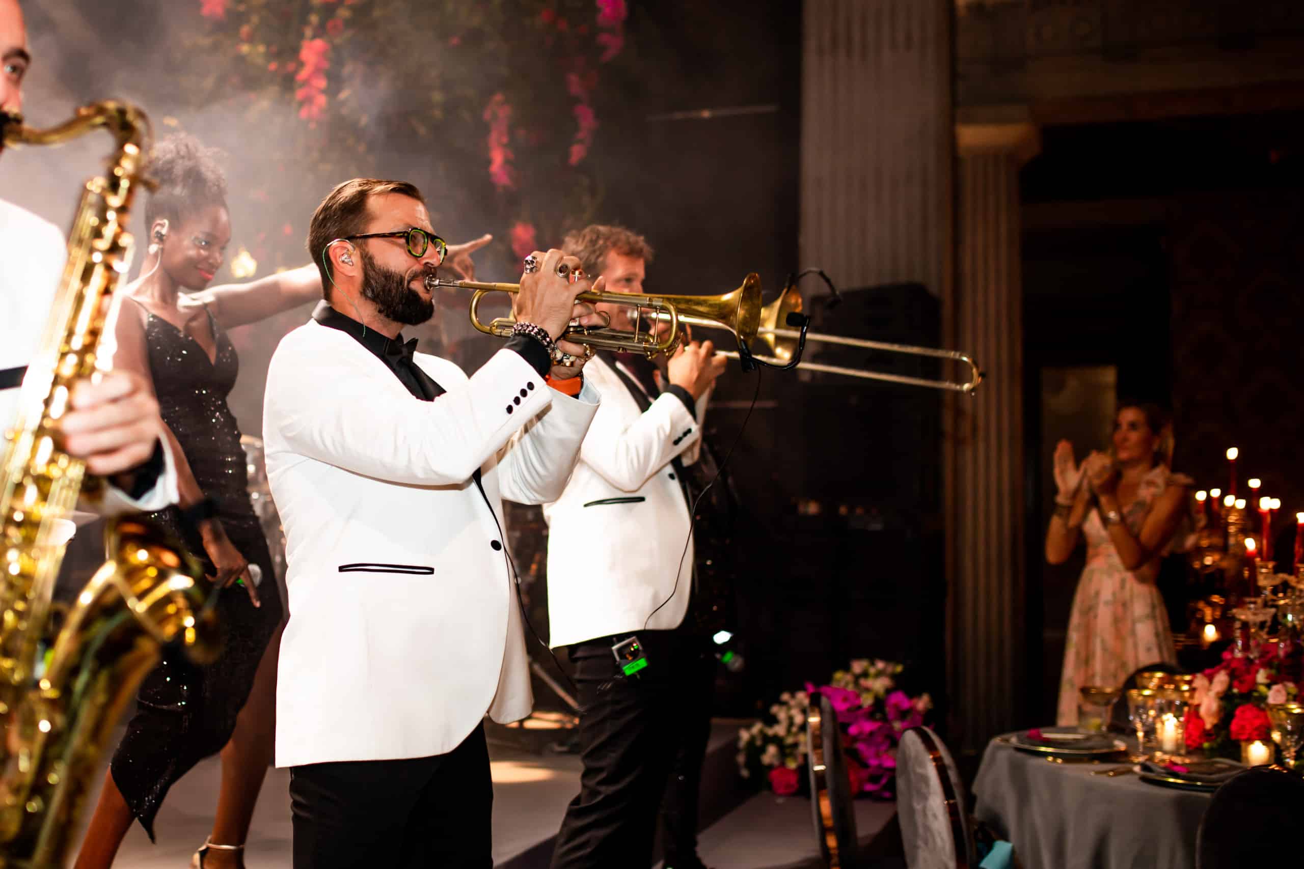 Trumpets ban white tuxedo live during a luxury wedding in Italy