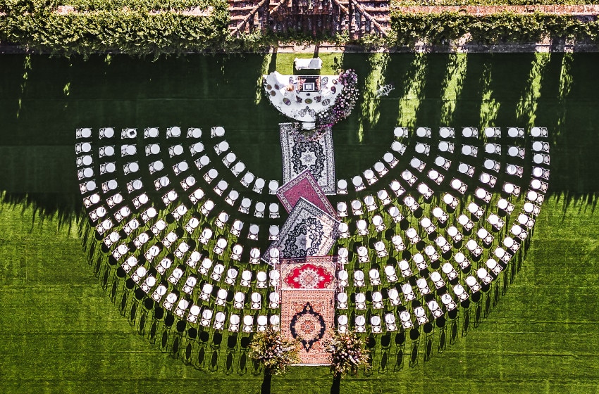 persian ceremony in florence with amphitheater shape white chairs